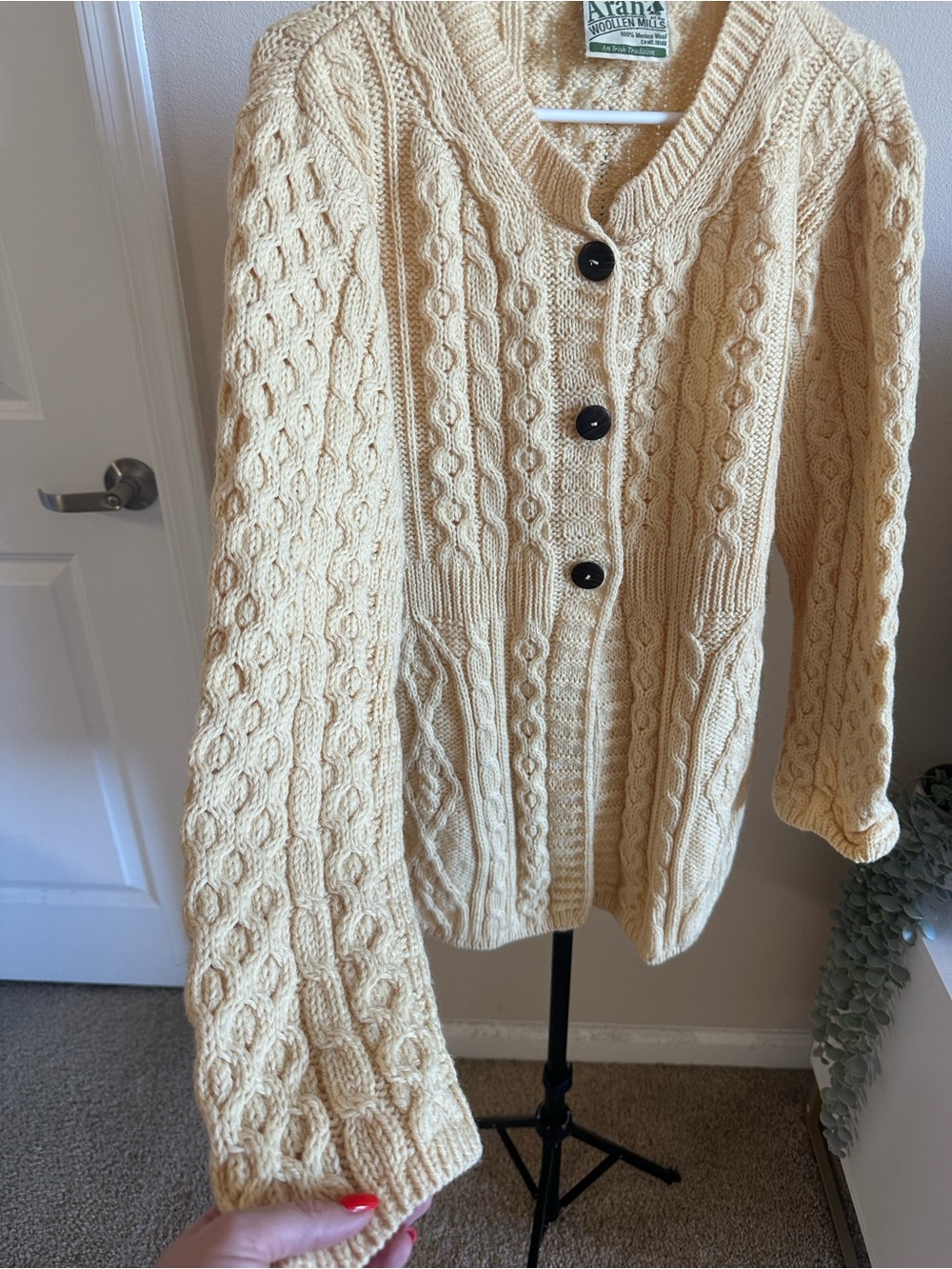 Aran Woolen Mills 100% Merino Wool Butter Yellow Cable-Knit Button Cardigan - Picture 4 of 7